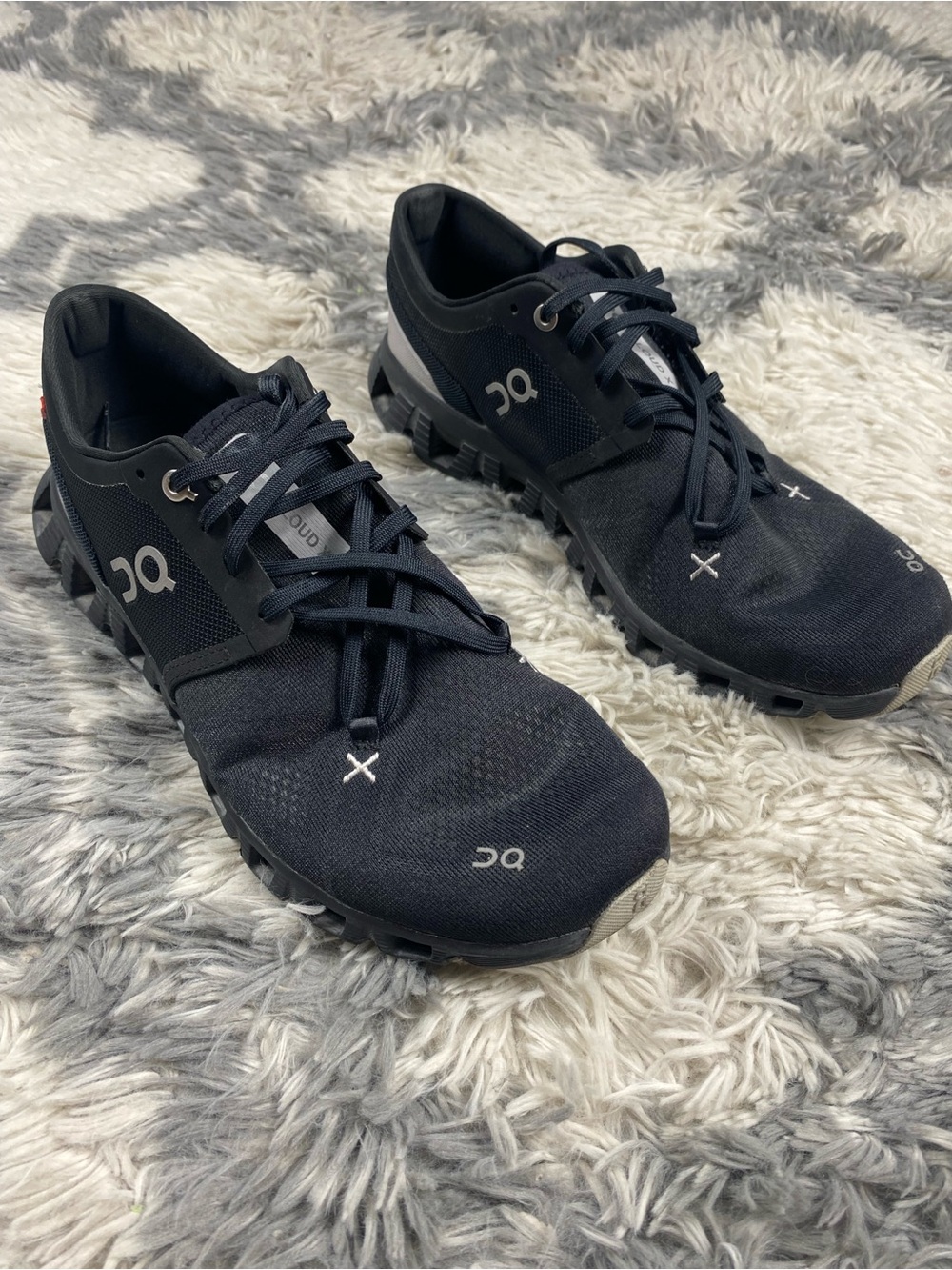On Cloud Shoes Women’s Size 9 Black Running Shoes Comfort Lace Up Swiss Cloud X